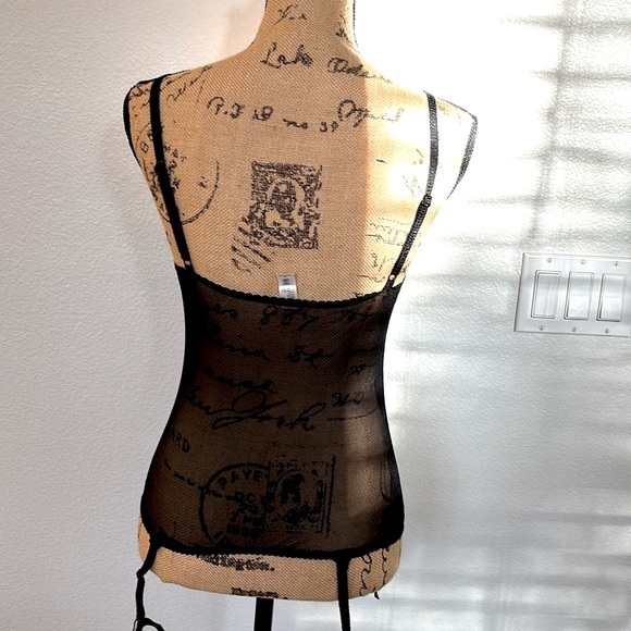 34C-Victoria Secret sexy merrywidow with built in garters. - Picture 2 of 7